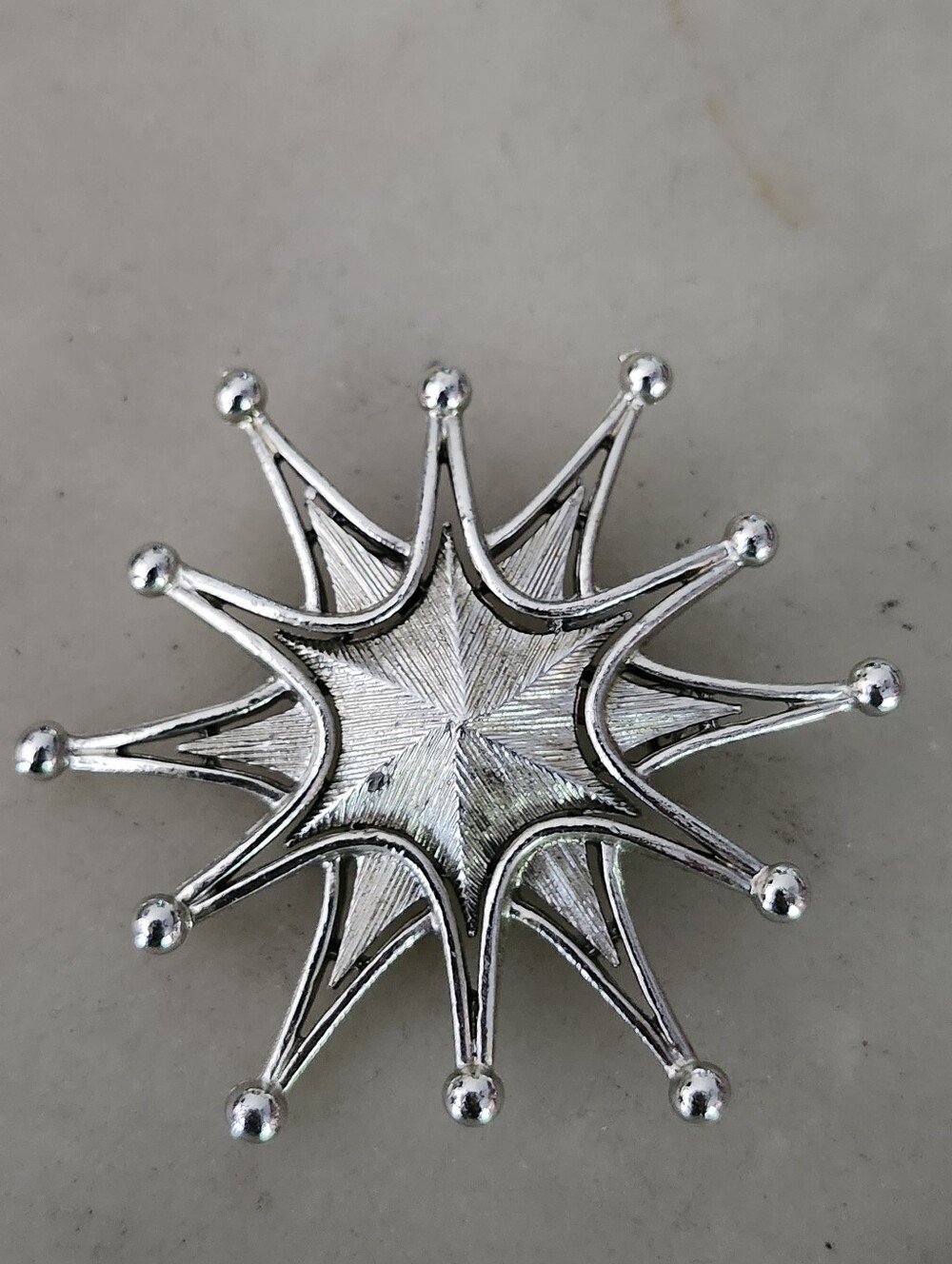 Stunning Silver Tone Starburst Brooch